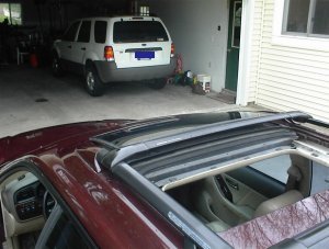 Note sunshade open when sunroof is open. Weird, eh?